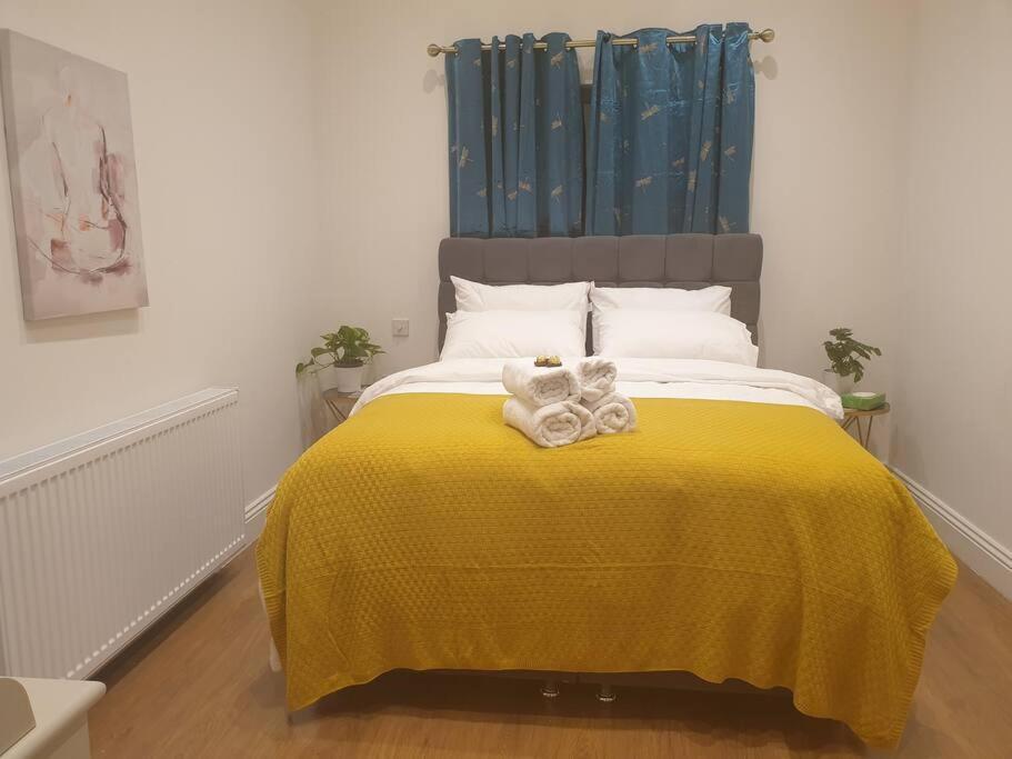 New - Private King Bed -put- With Terrace, Free Parking, Near Tube Apartament Londra