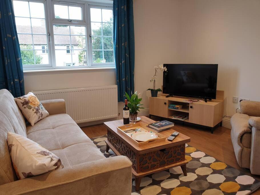 Apartament New - Private King Bed -put- With Terrace, Free Parking, Near Tube